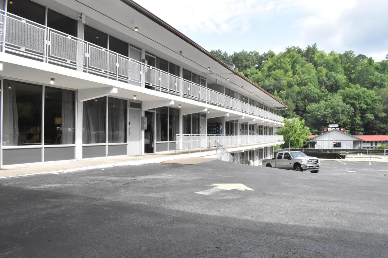 Timber Ridge Lodge ガトリンバーグ エクステリア 写真