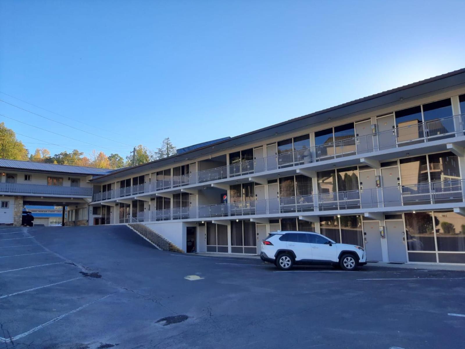 Timber Ridge Lodge ガトリンバーグ エクステリア 写真
